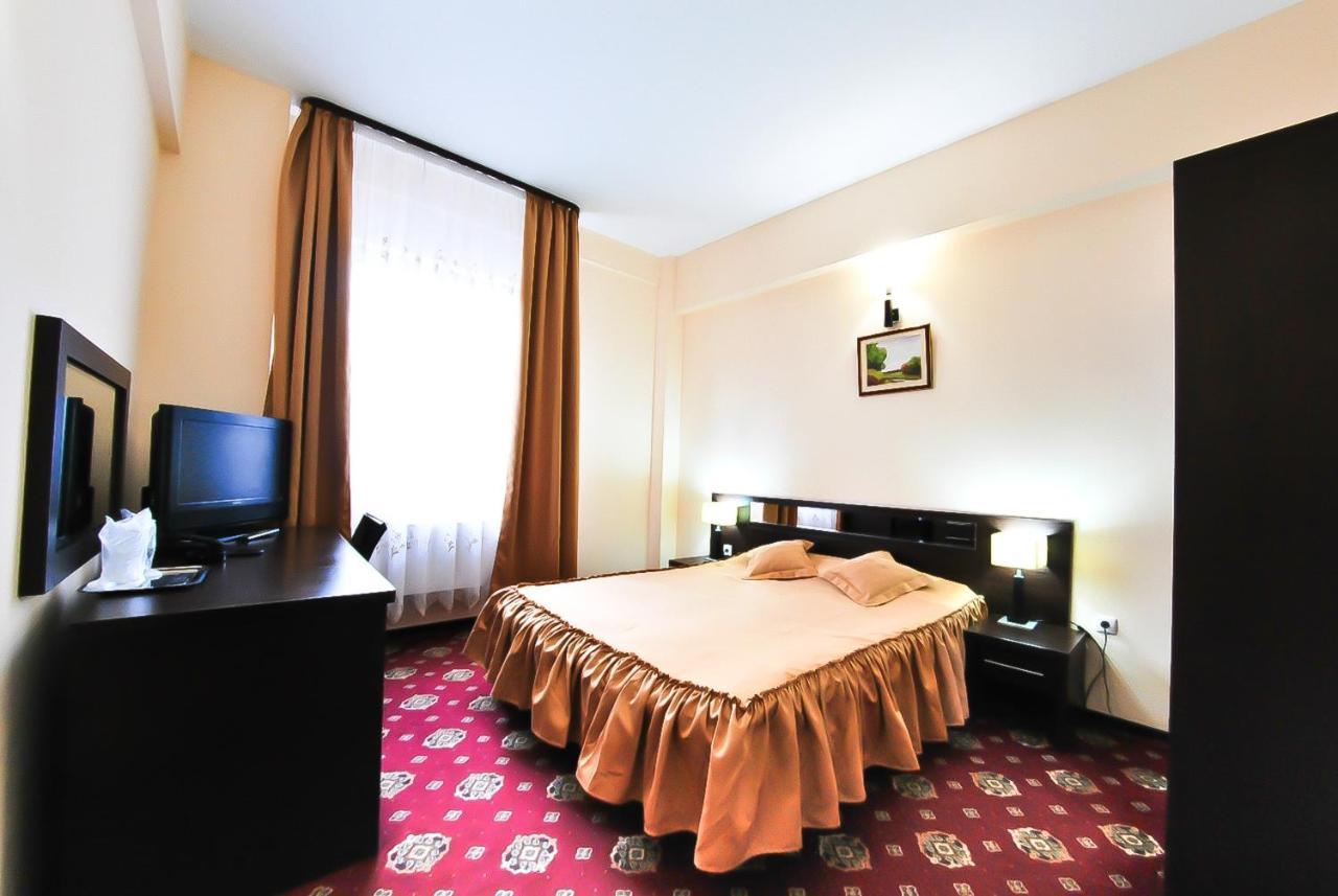 Hotel Magic Gt Trivale Piteşti Exterior foto