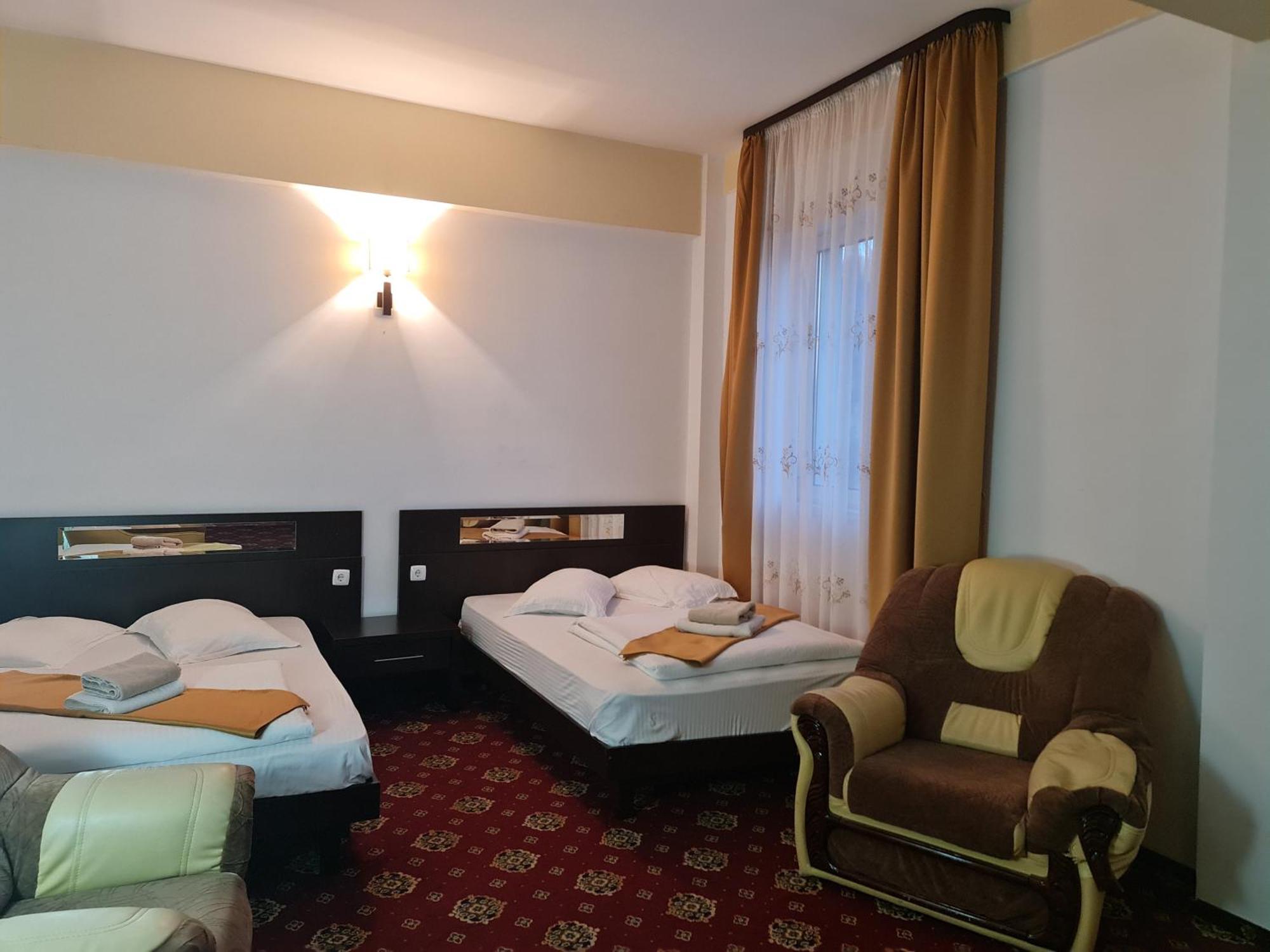 Hotel Magic Gt Trivale Piteşti Exterior foto