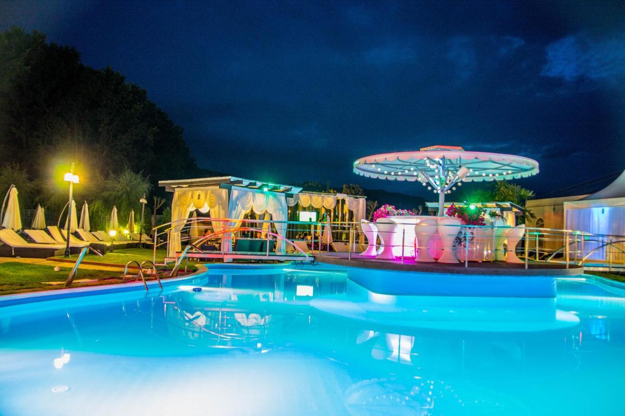Hotel Magic Gt Trivale Piteşti Exterior foto